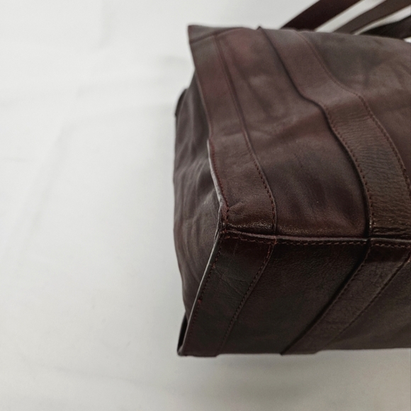 Falor Slide Lock Tote Bag In Burgundy Italian Leather - Picture 4 of 11